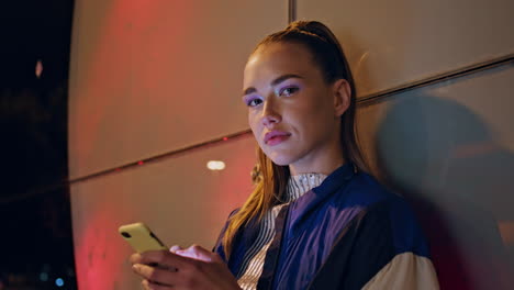 Girl-hipster-messaging-night-city-street-close-up.-Stylish-teenager-smartphone