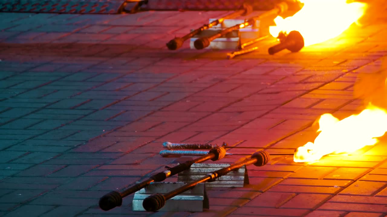 fuego ardiendo en el espectáculo de fuego