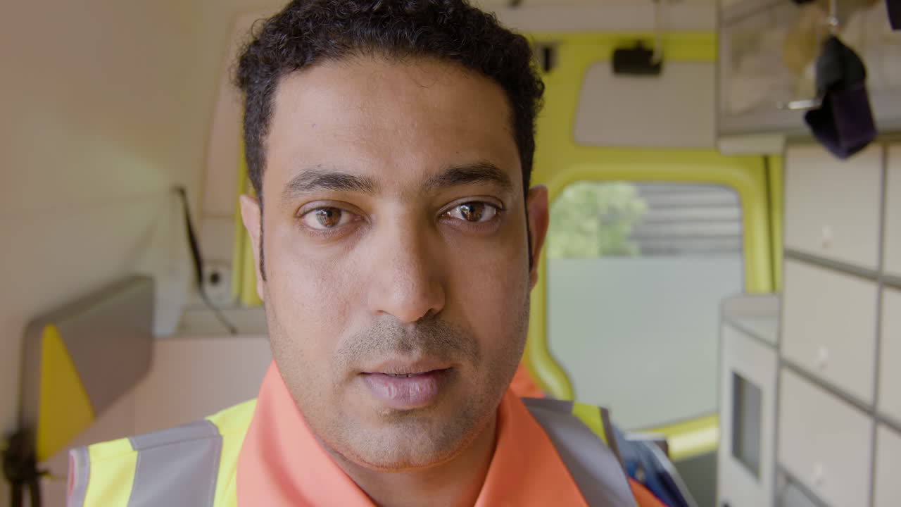 primer plano de la cara de un asistente médico 1