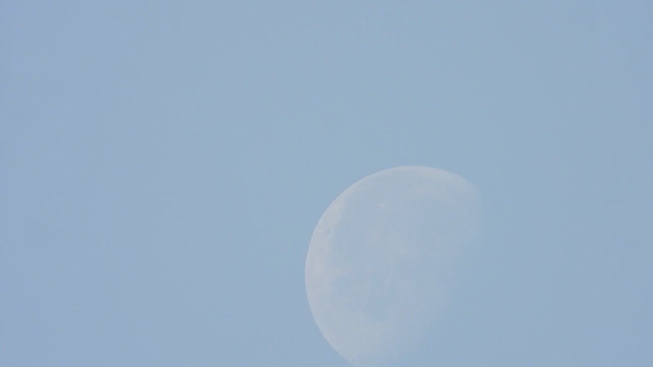 하늘에 달 - 아름다운 -  돌