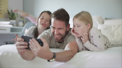 Funny,-face-and-selfie-with-dad-and-children