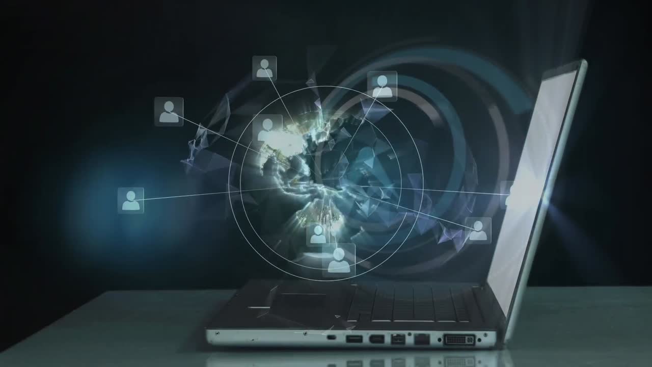 animación del reloj, el globo terráqueo y los iconos sobre las manos escribiendo en el portátil