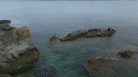 Klippe-In-Einer-Wunderschönen-Küstenlandschaft