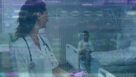 animación del procesamiento de datos financieros sobre una doctora caucásica con un paciente varón