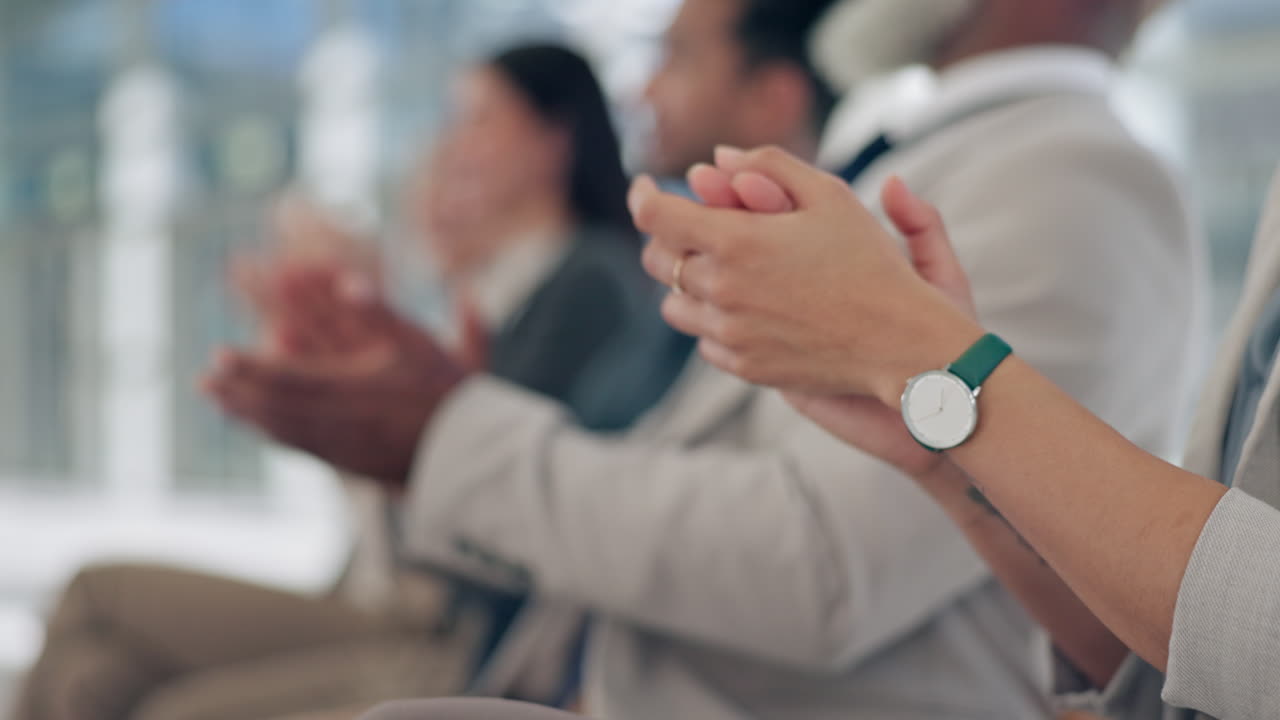 비즈니스 팀과 함께 손, 골, 박수를 치세요.