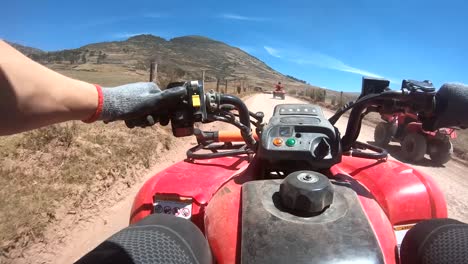 Cuatrimoto-En-Primera-Persona-Por-Caminos-De-Tierra-Peruanos