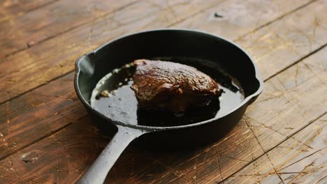 Fleisch-Und-Öl-Auf-Pfanne