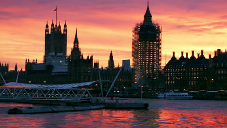 Houses-Of-Parliament-With-Scaffolding-At-Sunset