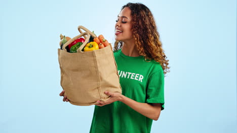 Volunteer-woman,-vegetables