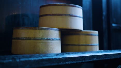 Traditional-Japanese-Hot-Spring-wooden-bath-buckets