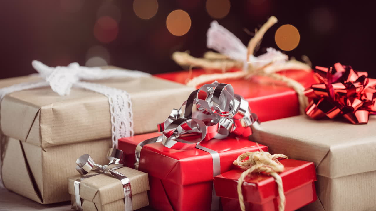 Animazione di regali di Natale su sfondo sfocato