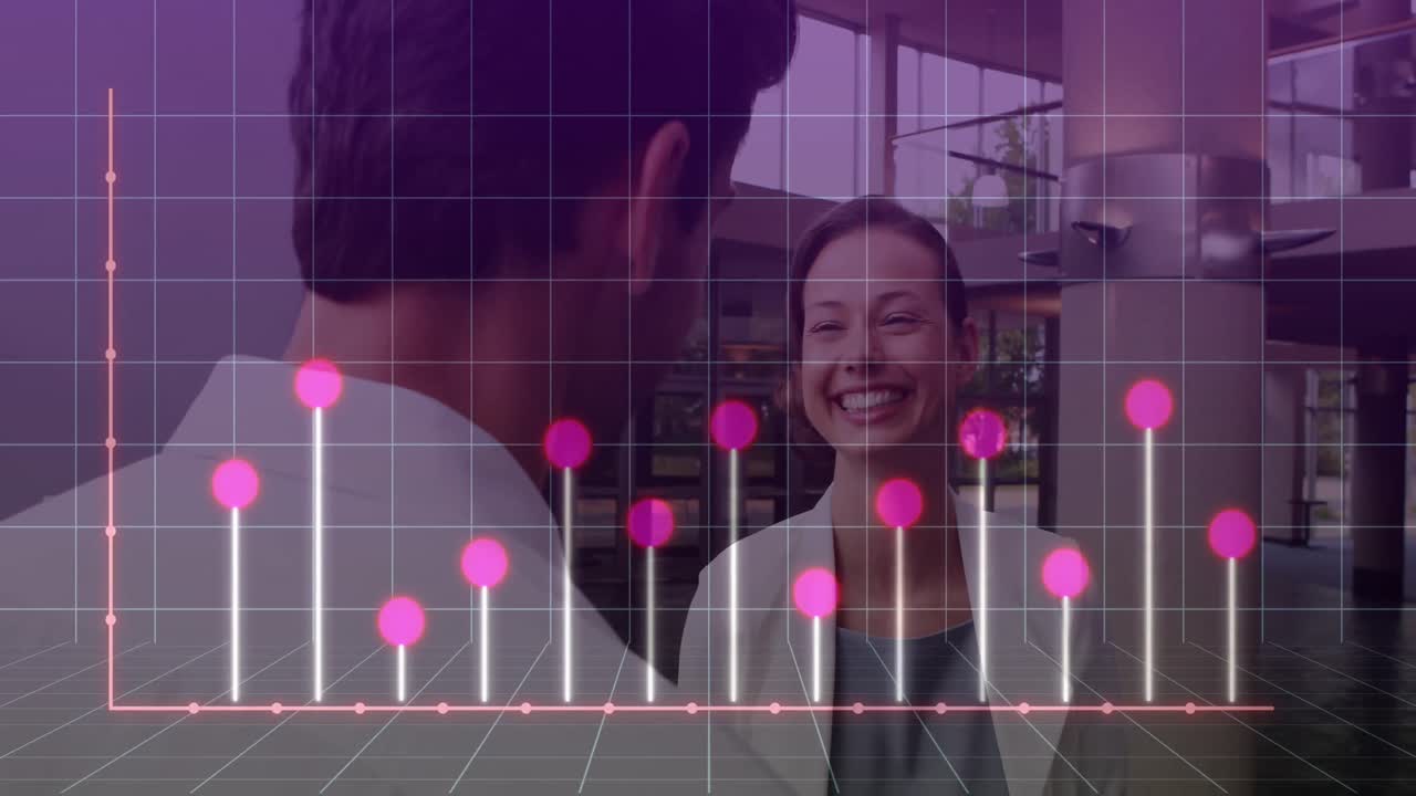 animación del procesamiento de datos financieros sobre diversas personas de negocios
