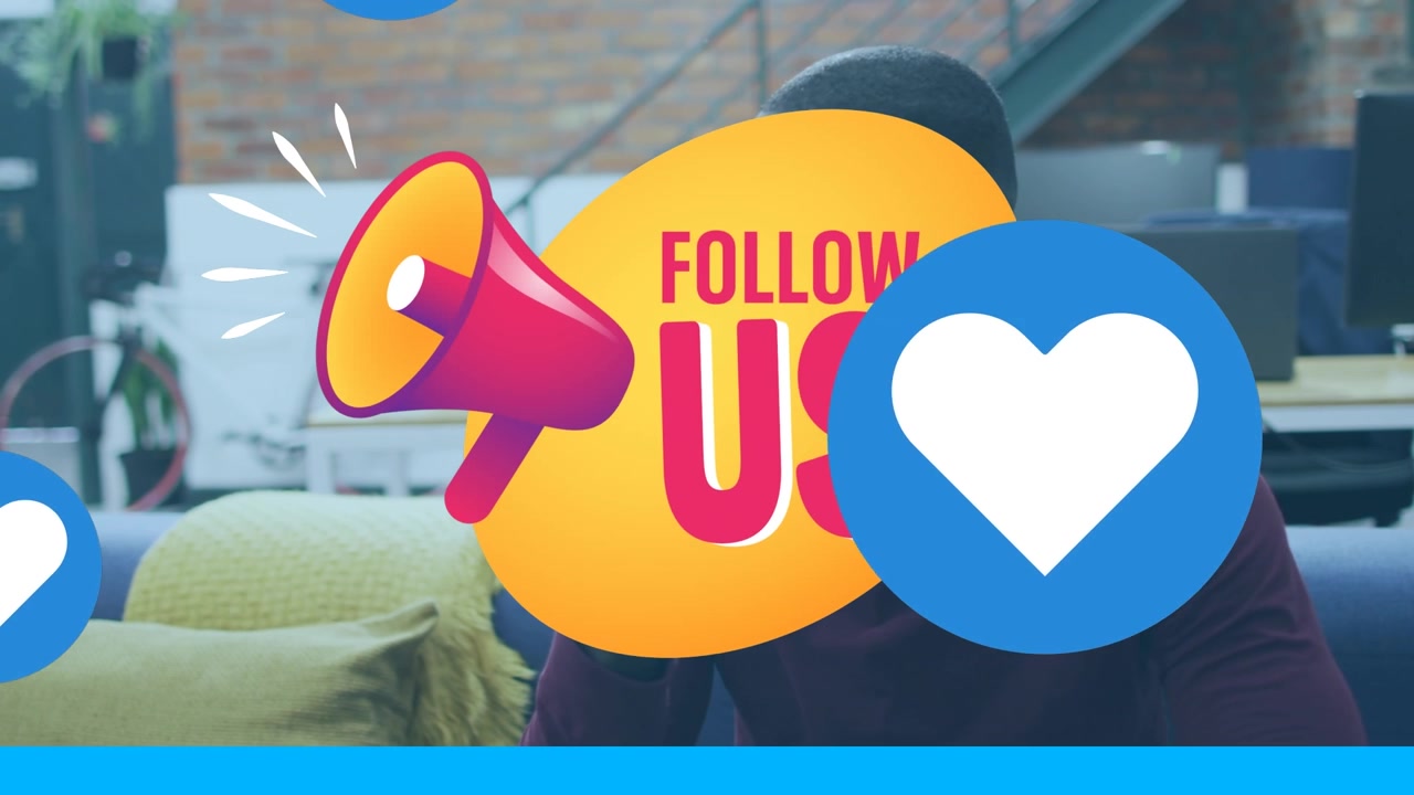 Animazione di icone di social media e "seguici" su un uomo afroamericano in ufficio