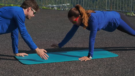 couple doing push-ups outdoors