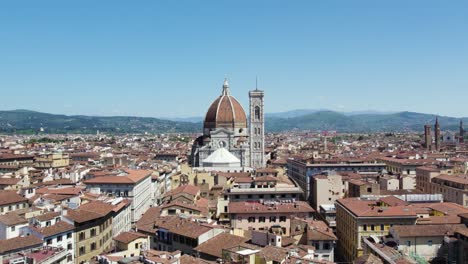 Aerial-Drone-Flight-Approaching-Florence's-Famous-Cathedral-in-Italy