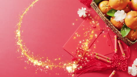 animación de estrella fugaz sobre decoraciones tradicionales chinas en fondo rojo.