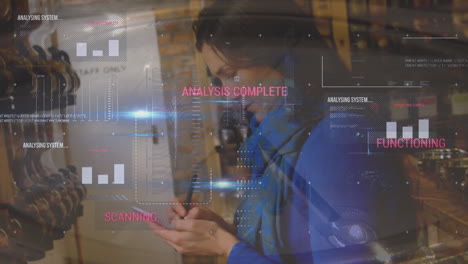 animación del procesamiento de datos sobre una mujer caucásica que usa un teléfono inteligente