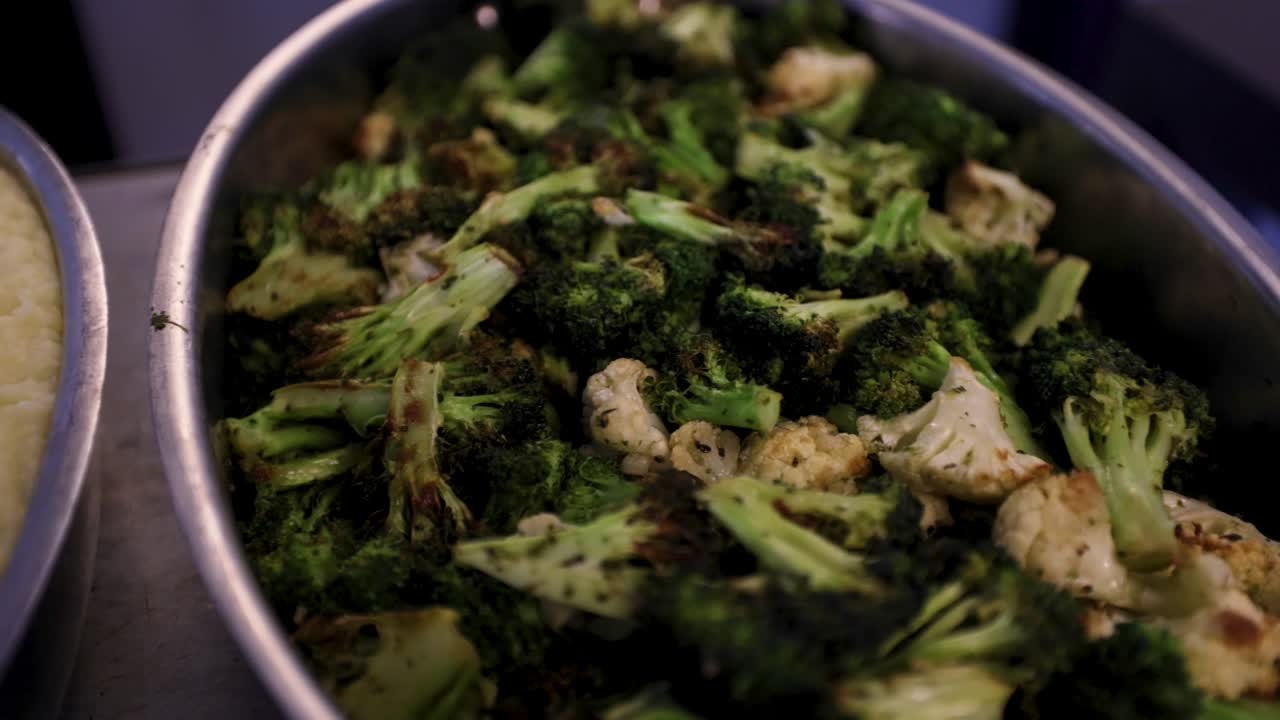 Verdure arrostite su un buffet
