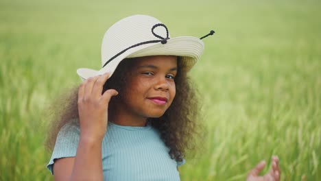 girl in a straw hat in a wheat field