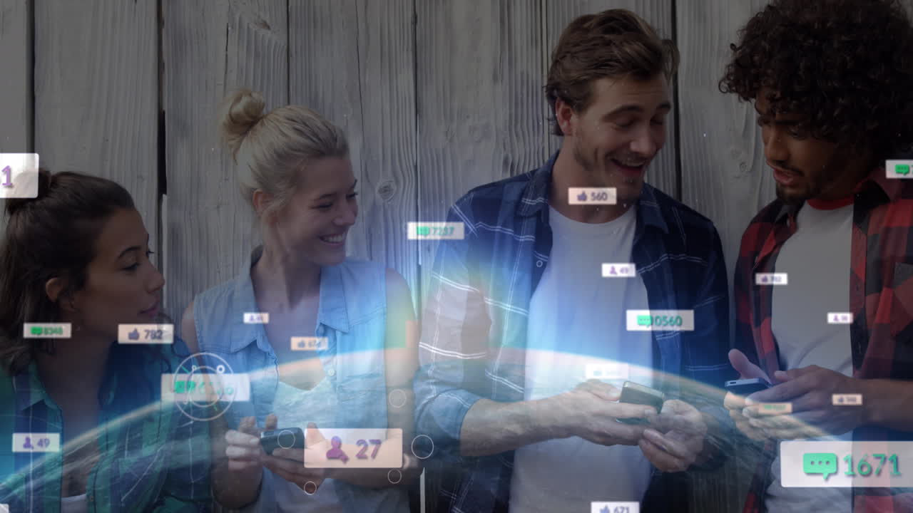 animación de iconos de redes sociales con números y globos sobre diversas personas que usan teléfonos inteligentes.