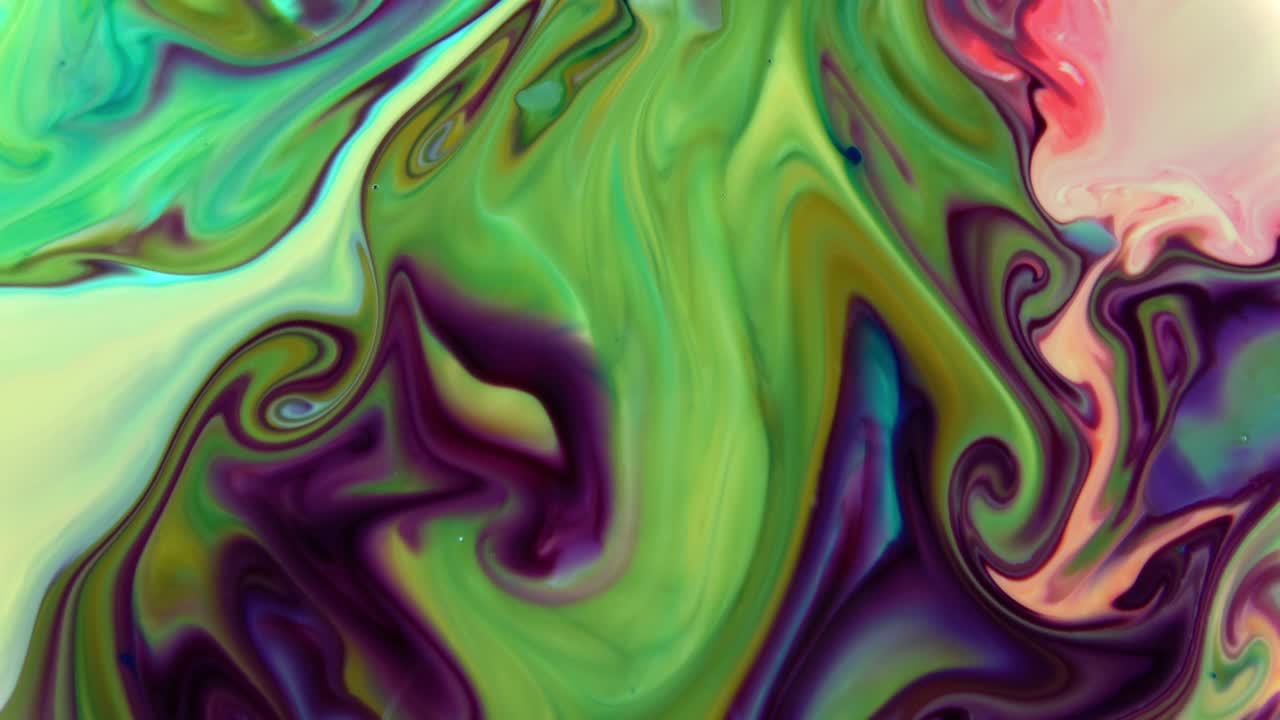 colores abstractos extendiendo pintura girando y estallando