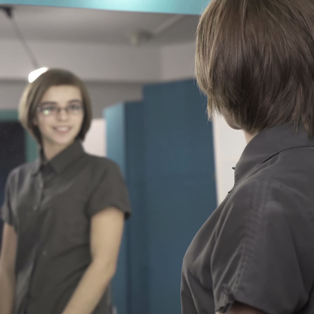 corte de tintes para el cabello en proceso