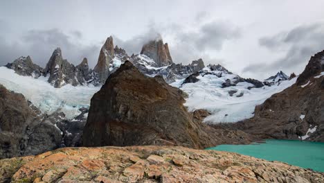 Zeitraffervideo-Vom-Mount-Fitz-Roy-Und-Den-Wolken-Darüber