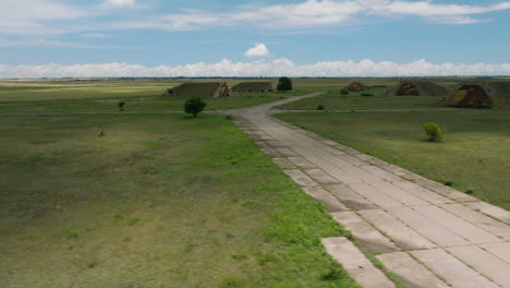 base aérea militar soviética de shiraki abandonada con hangares y pista