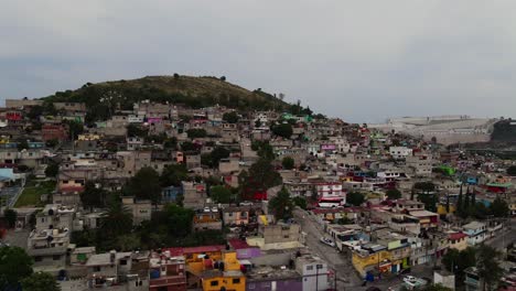 comunidades marginadas en un país en desarrollo