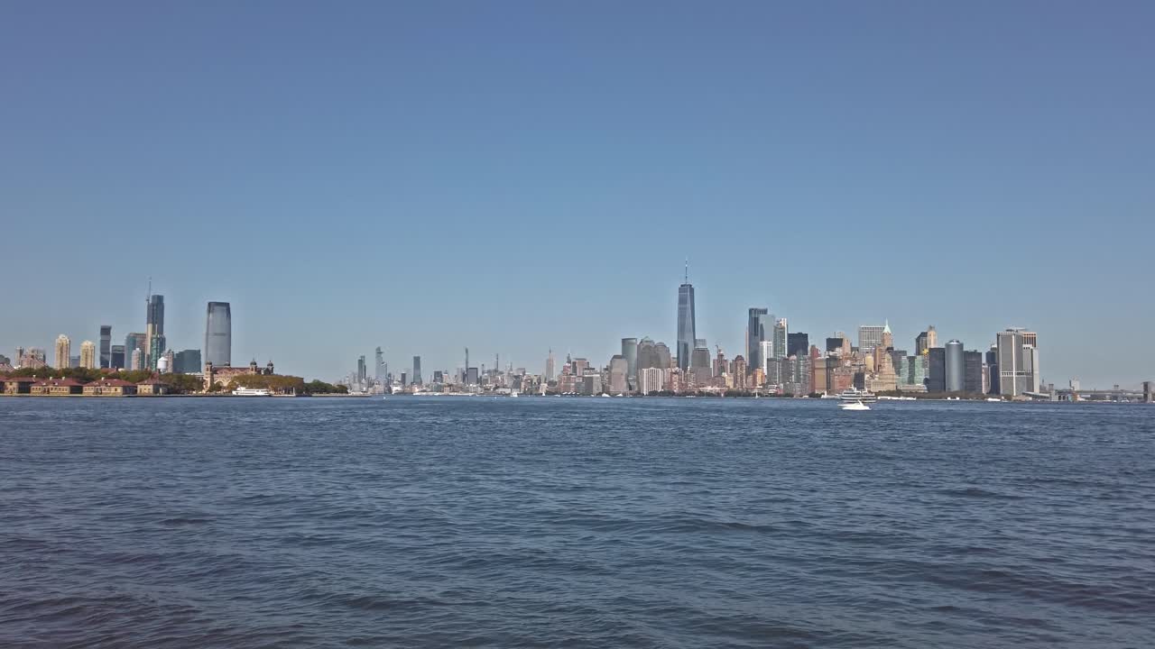 Panoramic shot of Manhattan island and Hudson river