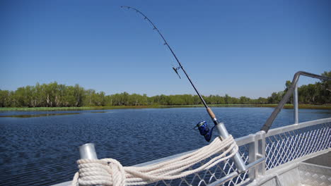 caña de pescar en barco