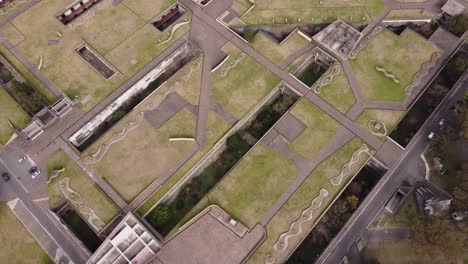 Aerial-Top-down-Forward-Over-Cementerio-De-La-Chacarita-Or-National-Cemetery,-Buenos-Aires