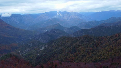 Aerial-view-of-mountains-and-colorful-trees