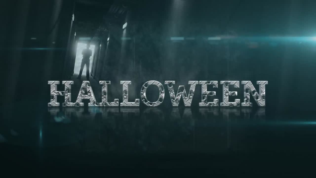 animación de texto de halloween con disparos sobre una figura escalofriante retroiluminada al final del corredor oscuro