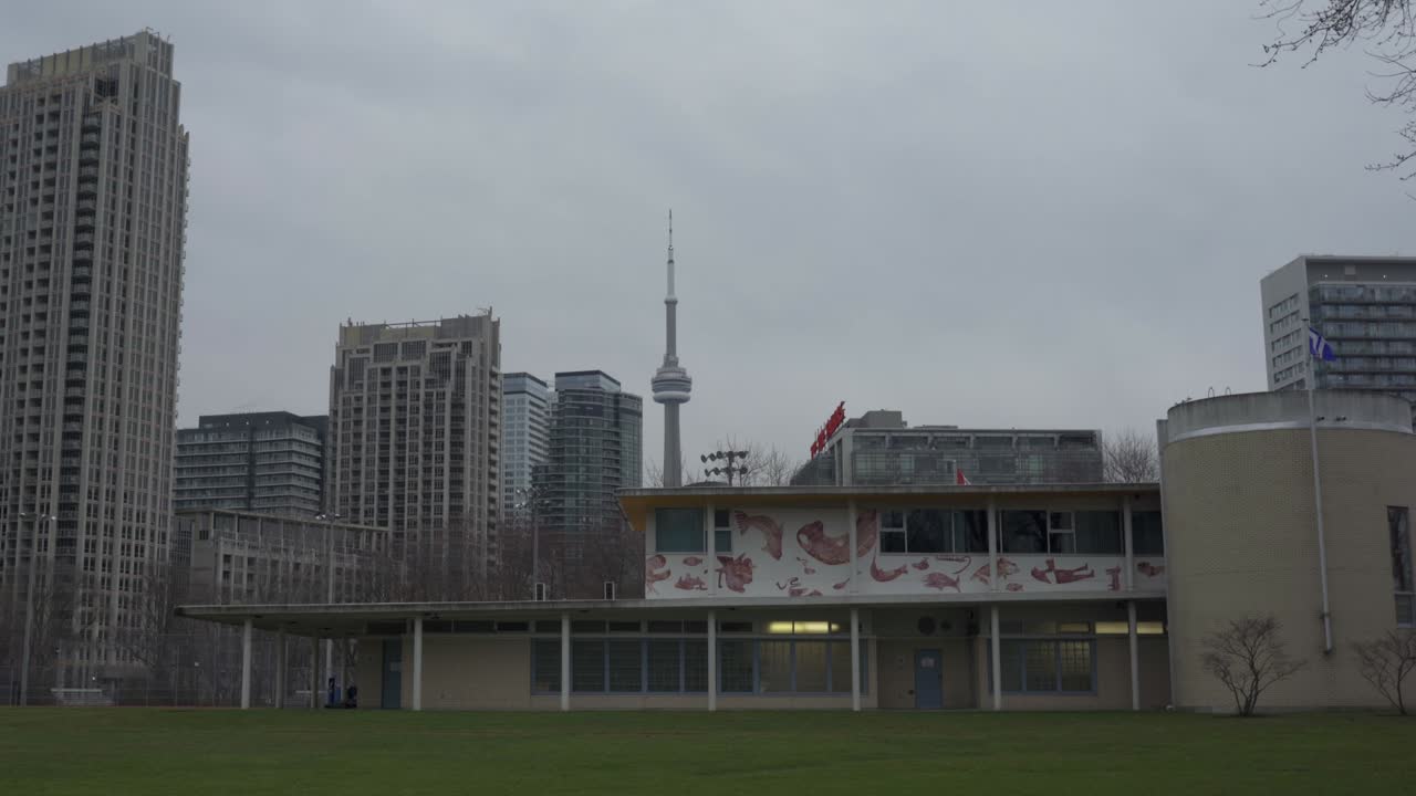 다운타운 토론토 공원, 스포츠 필드, 구름이 많은 날