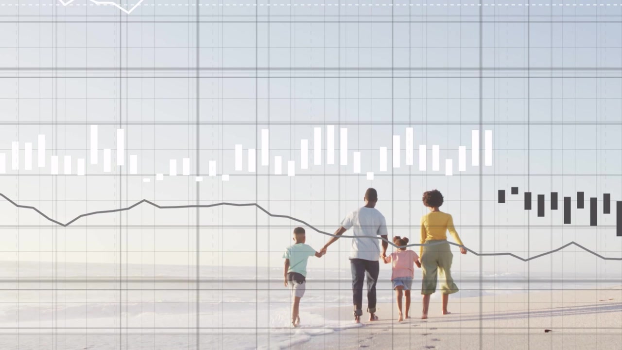 Familie går hånd i hånd på kysten, rammer initierer finansnet og diagramoverlejringer over familien.