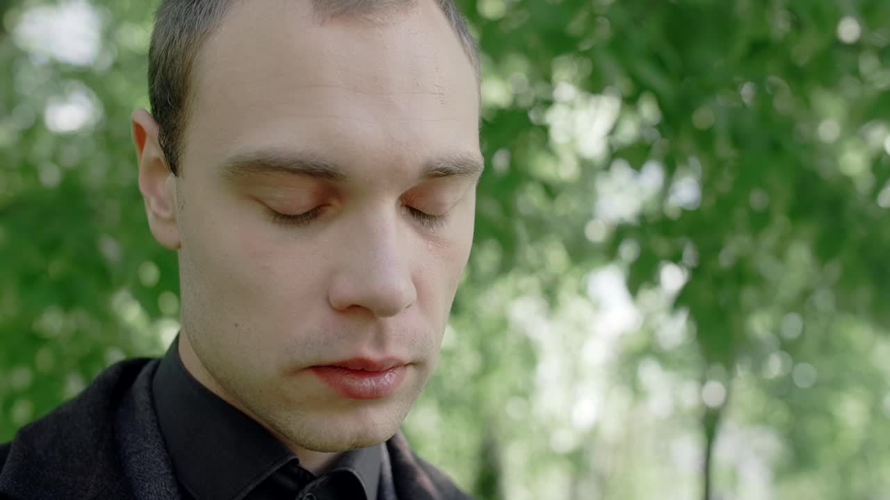 공원에있는 남자