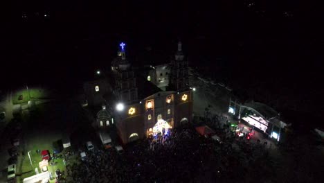 exhibición de fuegos artificiales en un festival católico en almoloya, méxico