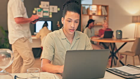 Office-laptop,-employee-portrait