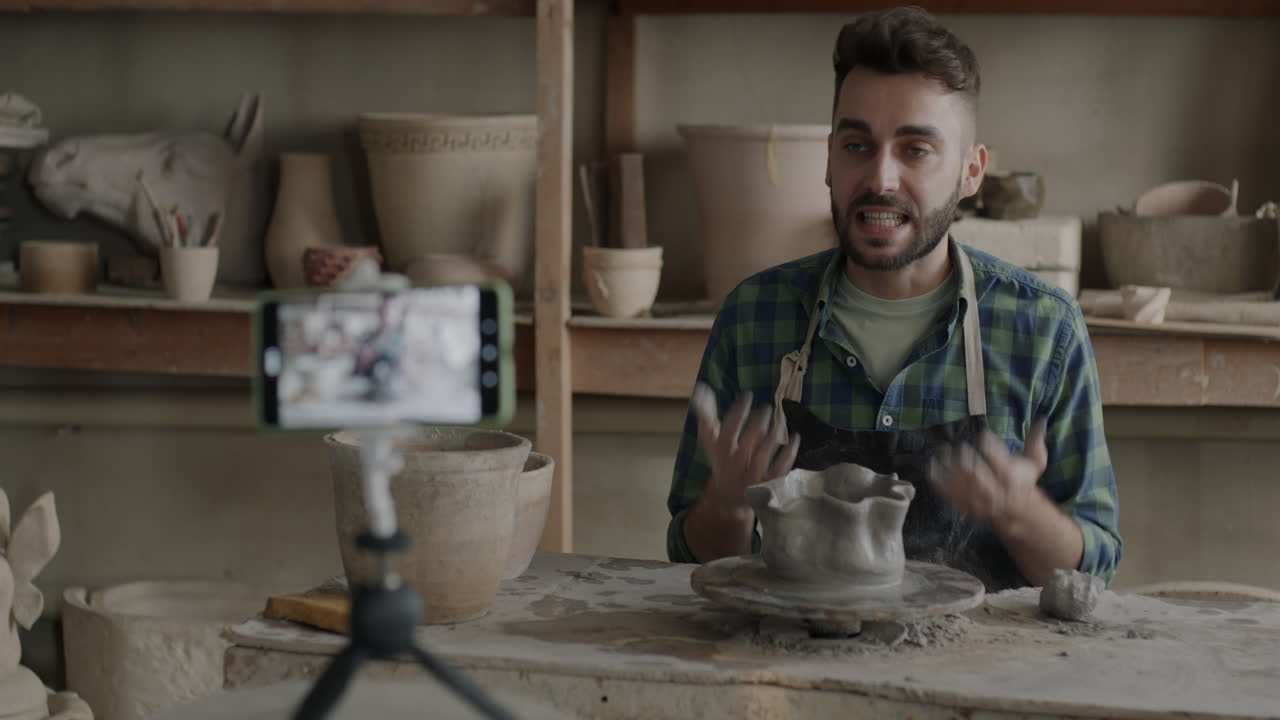 Videotutorial di ceramica: modellare una ciotola al tornio