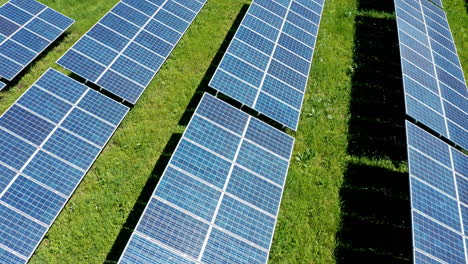 Solar-panels-lined-up-on-a-grassy-field-generating-clean-energy-on-a-sunny-day