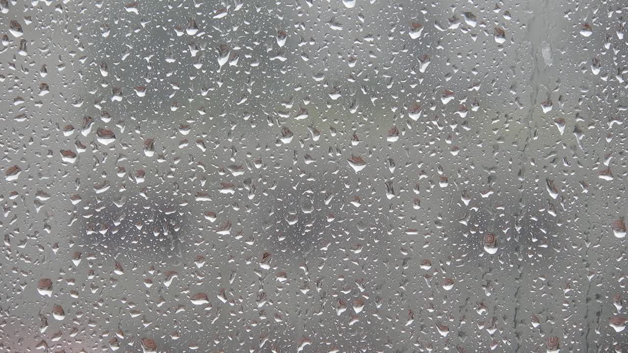 clima lluvioso fuera de la ventana