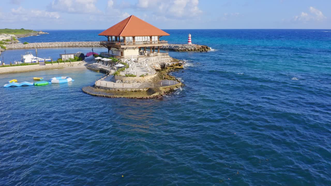 Ristorante sul lungomare Captain Kidd a La Romana nella Repubblica Dominicana