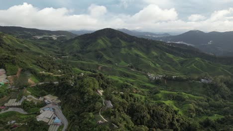 vista general del paisaje del distrito de brinchang dentro del área de cameron highlands de malasia