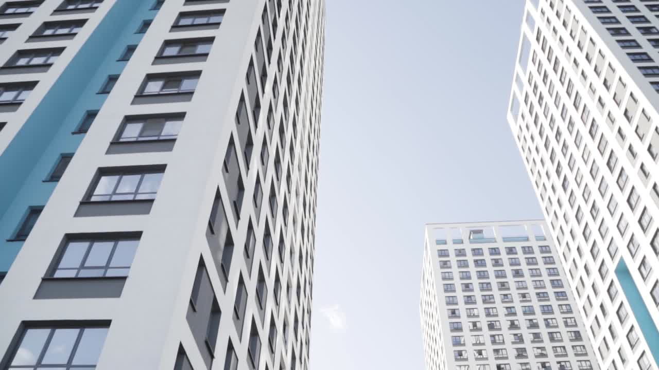 edificios de apartamentos modernos