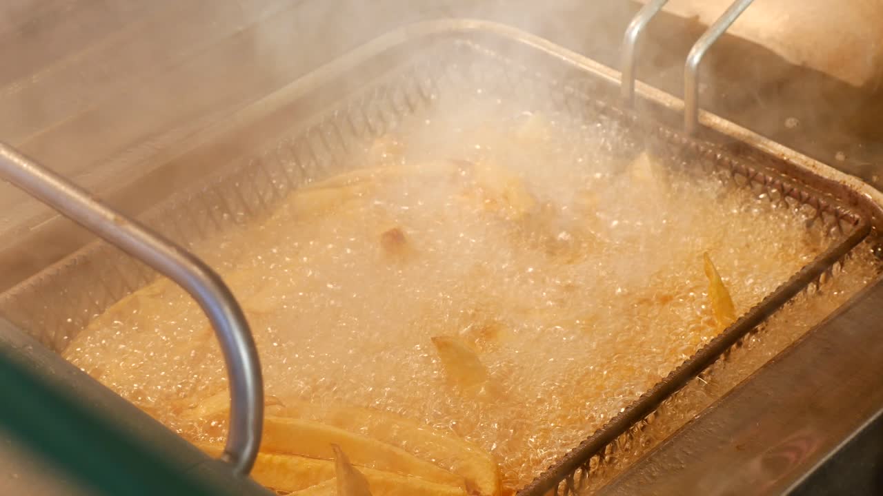 뜨거운 기름에 긴 김