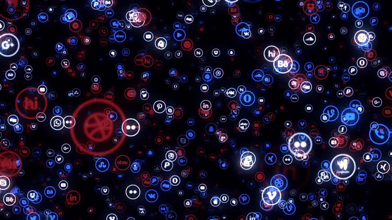 solo para uso editorial. colección de iconos populares de las redes sociales que vuelan sobre un fondo negro, bucle sin costuras. animación. logos famosos de la red social moderna.