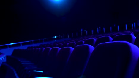 cine vacío por la noche