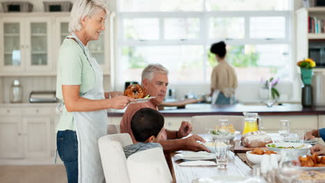 Hausmannskost,-Hühnchen-Servieren-Oder-Fröhliches-Familienessen