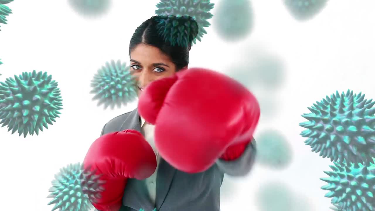 animación de la propagación del coronavirus con una mujer boxeadora en el fondo